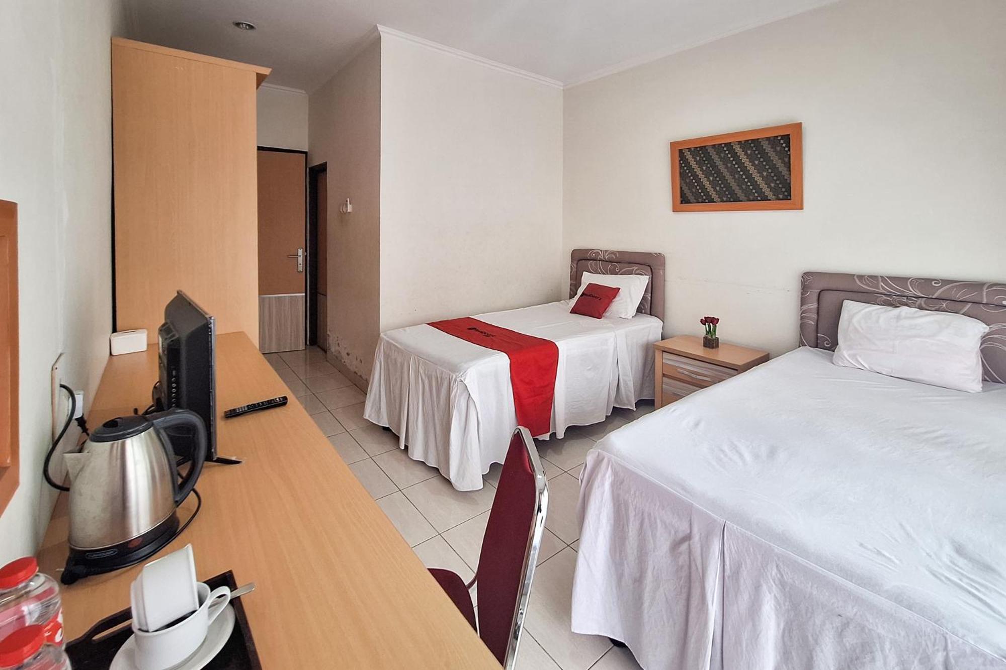 Reddoorz Resort At Tridaya Cisarua Puncak Экстерьер фото