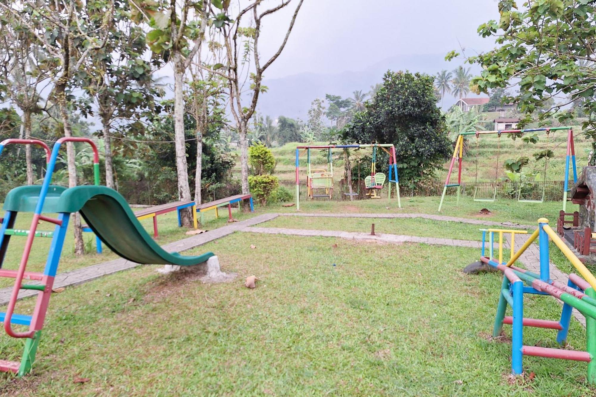 Reddoorz Resort At Tridaya Cisarua Puncak Экстерьер фото