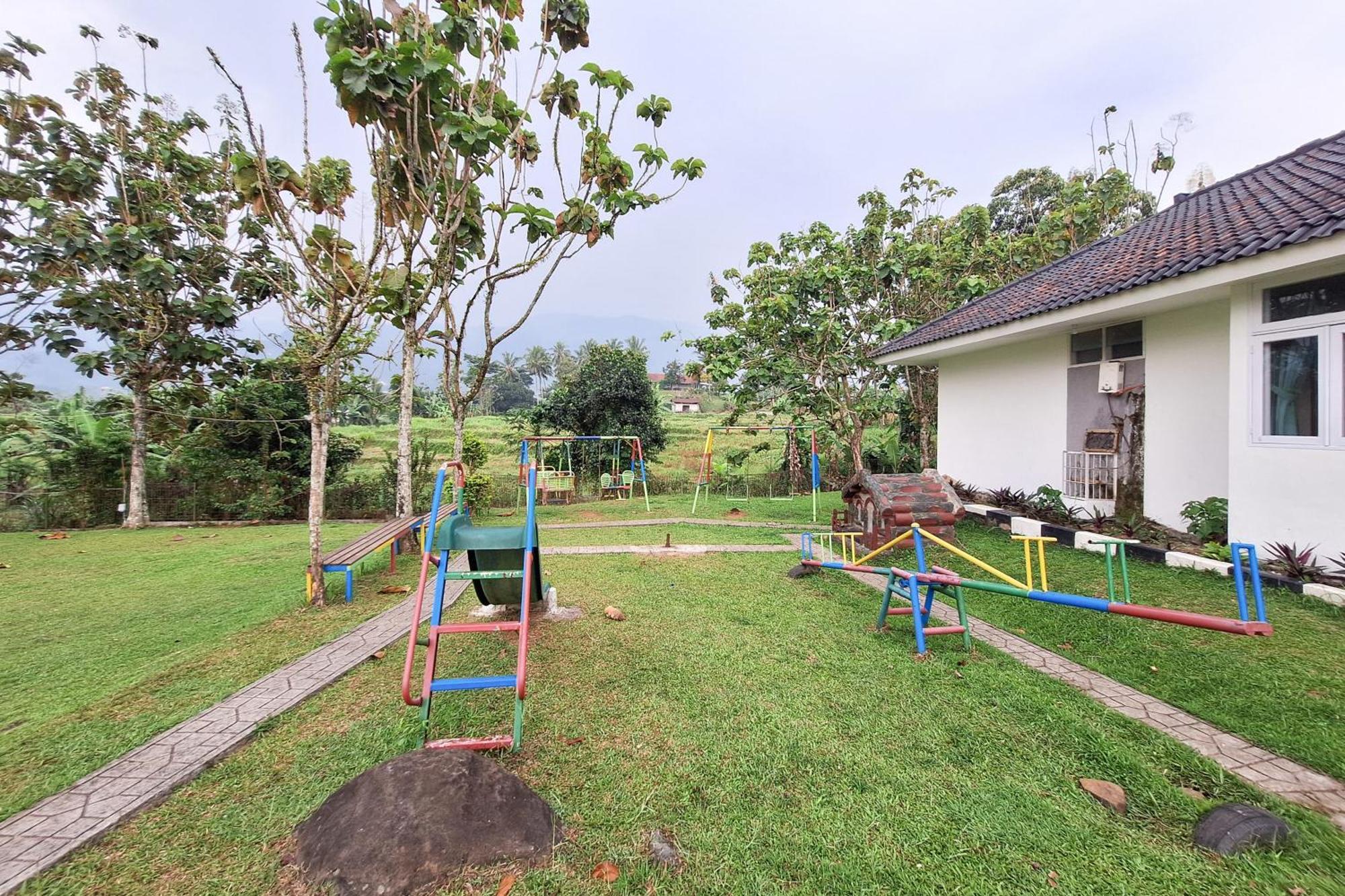 Reddoorz Resort At Tridaya Cisarua Puncak Экстерьер фото